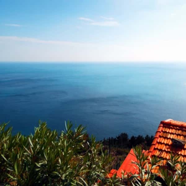 Santuario di Montenero: lo sguardo sopra le Cinque Terre