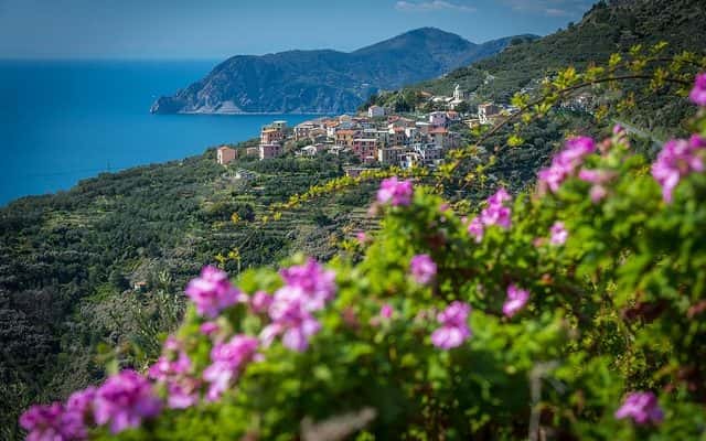 How to prepare at best to walk along the path of Cinque Terre? The hiker&rsquo;s handbook by Arbasp&agrave;a Tour Operator