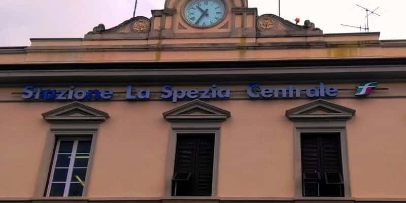 Tips for travelers by Arbasp&agrave;a Tour Operator &ndash; Chapter 5 &ndash; The trains to Cinque Terre: how to go to the La Spezia&rsquo;s Central Station and buy tickets (photo-guide)